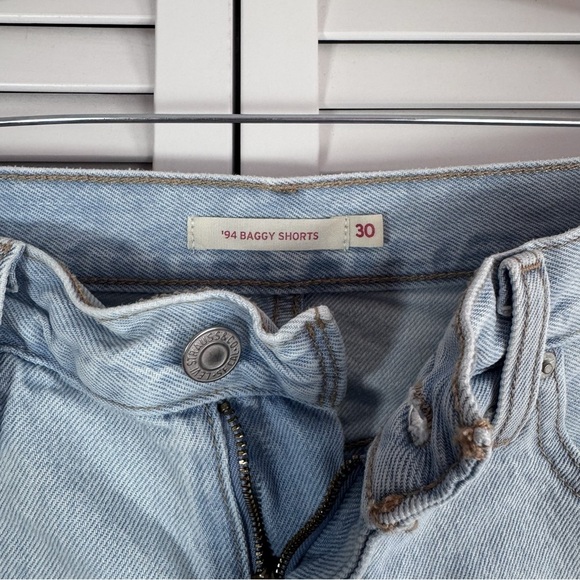 Levi's '94 Baggy Jean Shorts Light Blue Raw Hem Festival Concert Size 30 - Picture 5 of 6